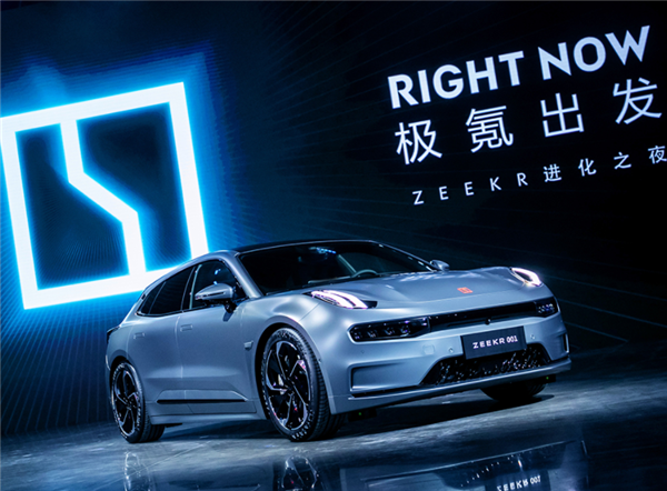 电动车门bug、吐槽不断！极氪推首次大更新：自动门变半自动(图1)