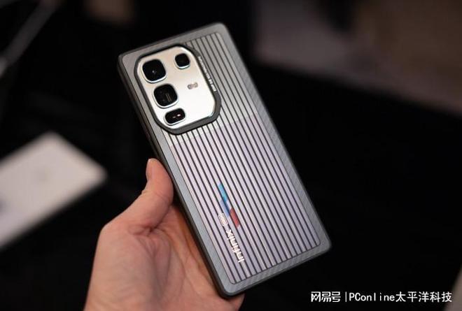 MWC2025亮点直击：概念手机产品大赏这是未来手机的新形态？(图2)