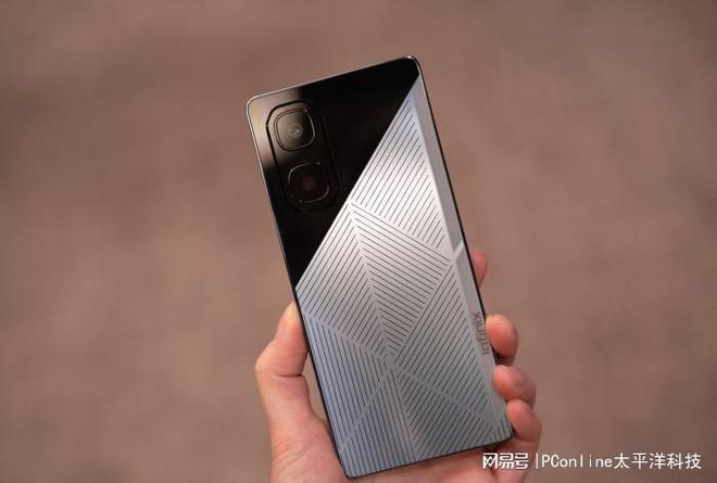 MWC2025亮点直击：概念手机产品大赏这是未来手机的新形态？