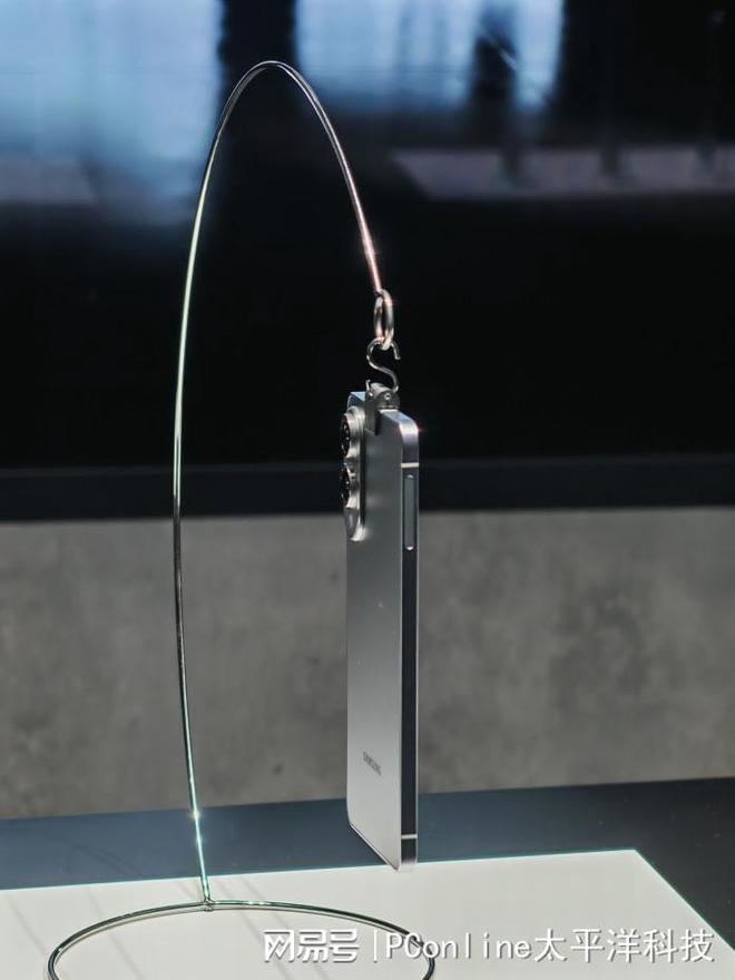 MWC2025亮点直击：概念手机产品大赏这是未来手机的新形态？(图7)