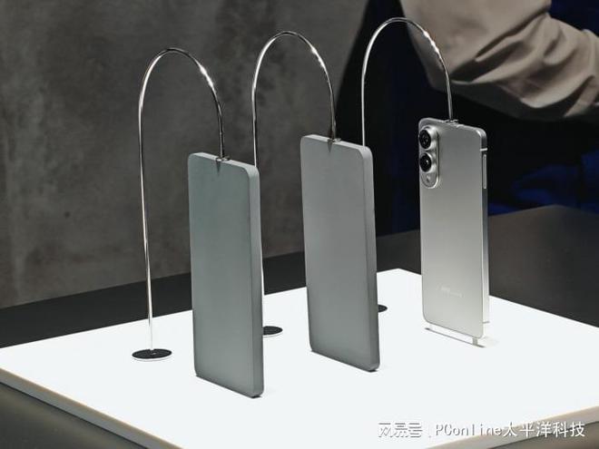 MWC2025亮点直击：概念手机产品大赏这是未来手机的新形态？(图8)