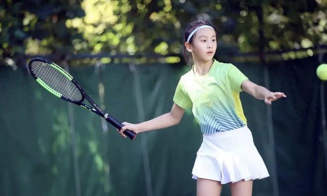 17岁森碟变化大下巴后缩明显错过最佳矫正期田亮夫妇再遭质疑