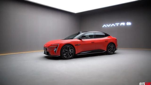 “华为系最美轿车”登场——静态品鉴阿维塔06CARREVIEWS(图7)
