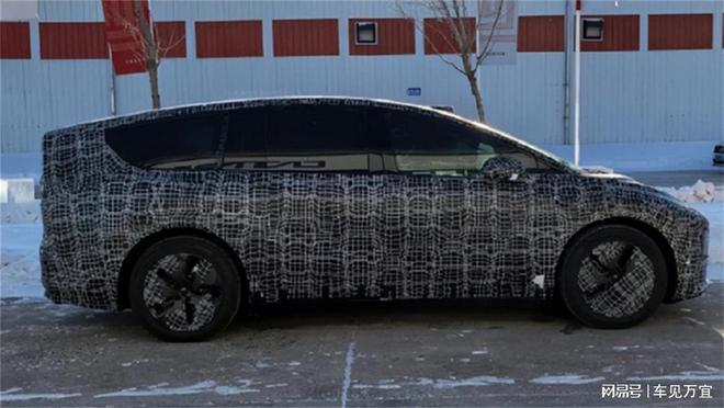理想i8侧面造型曝光！尺寸超越ModelX细节亮点十足(图3)