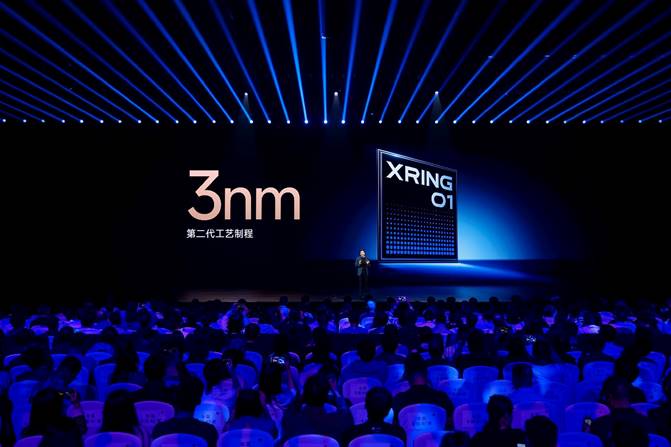 玄戒O1、小米YU7正式亮相雷军谈小米15周年：疾风知劲草用更坚实的成长回应一切(图4)