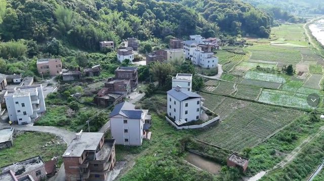 广东令人意外的无人村环境优美现代豪华为何被废原因有些蹊跷(图1)