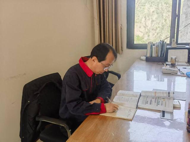 匠心筑梦守安澜——记河南省“中原大工匠”培育对象袁继勇