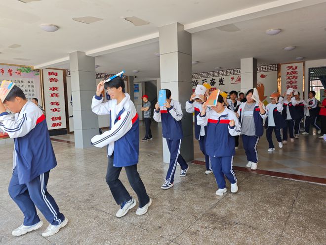 达州高新中学举行2025年“5·12”防震减灾应急疏散演练(图3)