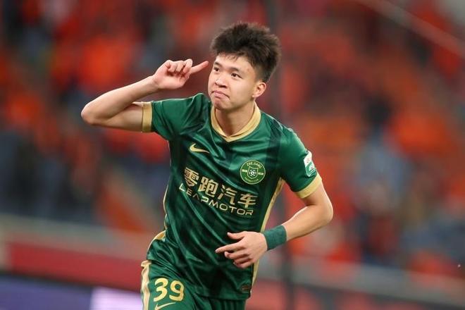 国足利好？曝18岁王钰栋考虑全运会后留洋！德国+法国多队欲签他(图1)