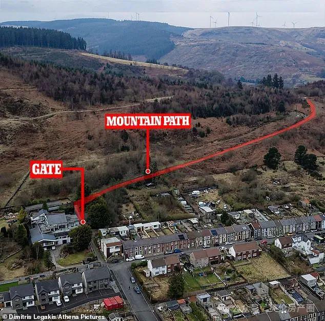 外来夫妇封山设防挡村民小路4000人联名抗议：拆！(图2)