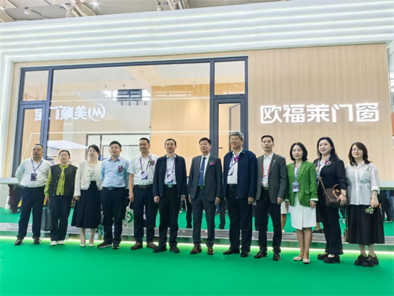 欧福莱门窗闪耀2025南京门窗移门展以极简美学定义高端人居(图1)