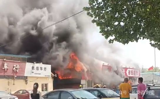 突发！青岛莱西起大火了！(图2)