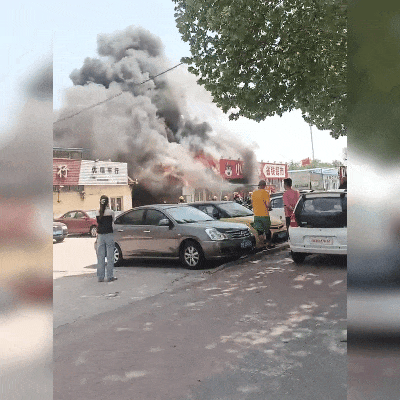 突发！青岛莱西起大火了！(图1)