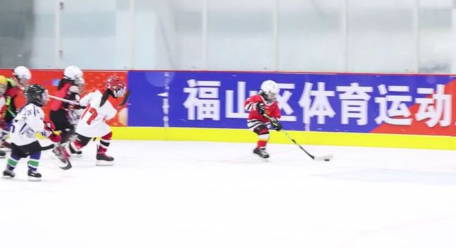 冰雪头条：烟台市深耕冰雪运动连续举办全国青少年冰球邀请赛(图2)