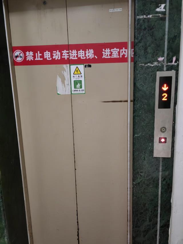 楼道消防系统改造后楼内“水漫金山”电梯也被淹停运……(图3)