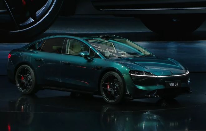 刘亦菲现场助阵新款智界R7S7、问界M8纯电版上市(图3)