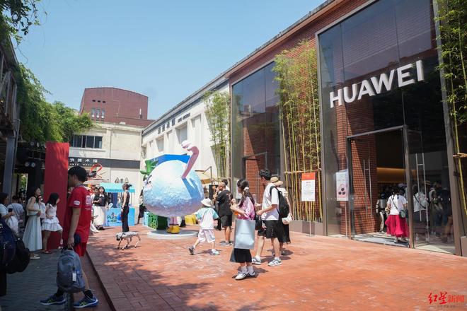 鸿蒙智行多款新车在蓉发布华为再次“首”选成都(图5)