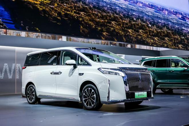 魏牌成都车展人气爆棚奶龙与孙越组成“龙越”体验官CP(图3)