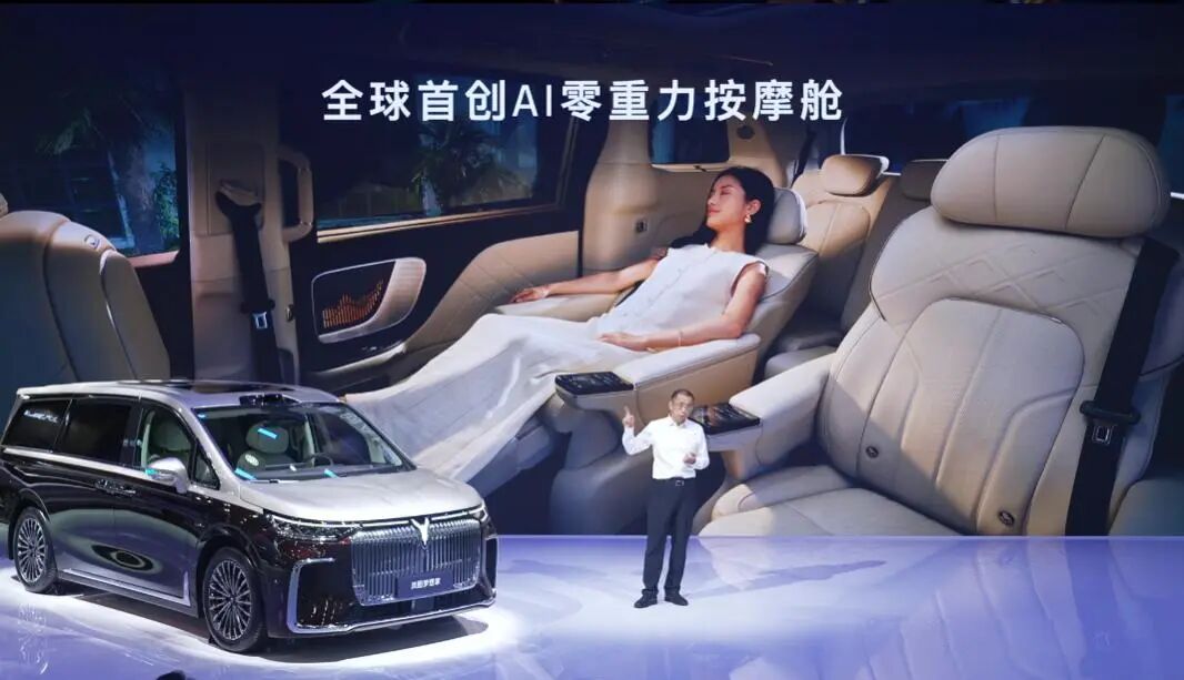 盘点2025成都车展国产豪车：岚图梦想家、极氪9X、享界S9T(图2)