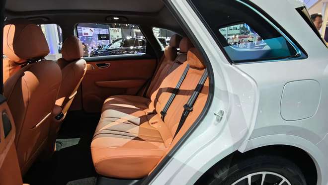 覆盖20-100万鸿蒙智行携多款新车亮相成都车展(图8)