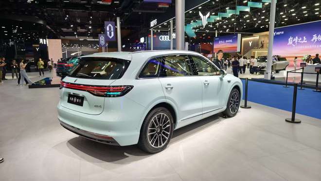 覆盖20-100万鸿蒙智行携多款新车亮相成都车展(图6)