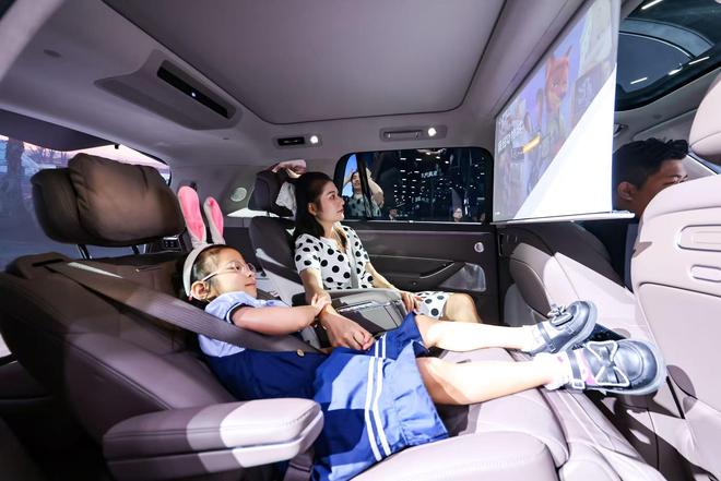 覆盖20-100万鸿蒙智行携多款新车亮相成都车展(图3)