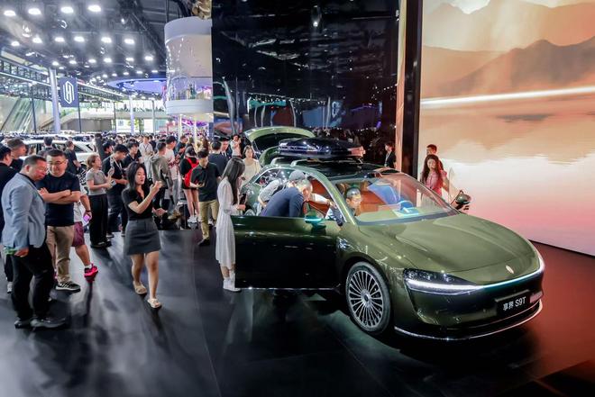 覆盖20-100万鸿蒙智行携多款新车亮相成都车展(图12)