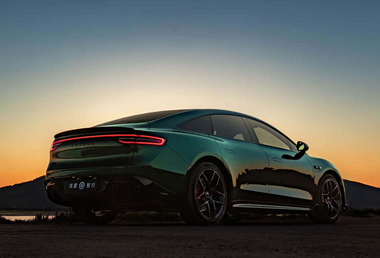 继续完善产品力2026款智界S7上市标配双激光雷达！(图6)