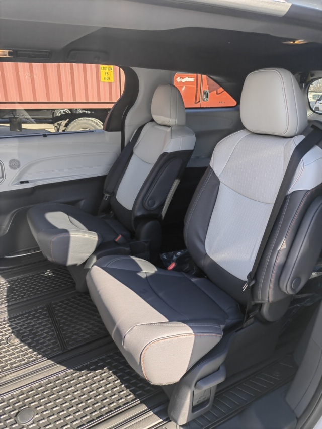 2025款丰田塞纳报价多少25L混动(图4)