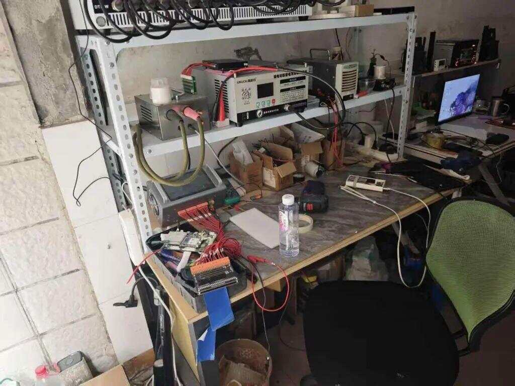 “暴力拆解”“超标改装”“无证经营”……废旧动力电池流向电动自行车市场深埋公共安全隐患(图2)