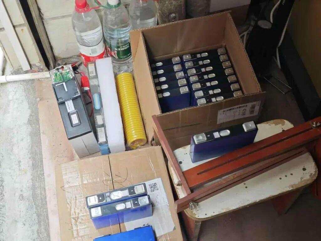 “暴力拆解”“超标改装”“无证经营”……废旧动力电池流向电动自行车市场深埋公共安全隐患(图6)