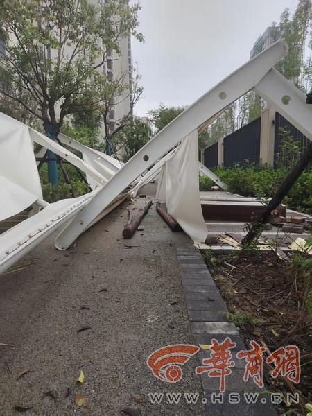 记者走访4个小区的安全隐患 居民盼望尽快消除(图5)