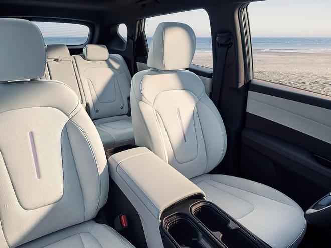 现代EO羿欧10月16日预售配27英寸中控大屏丰田铂智3X同级别(图2)