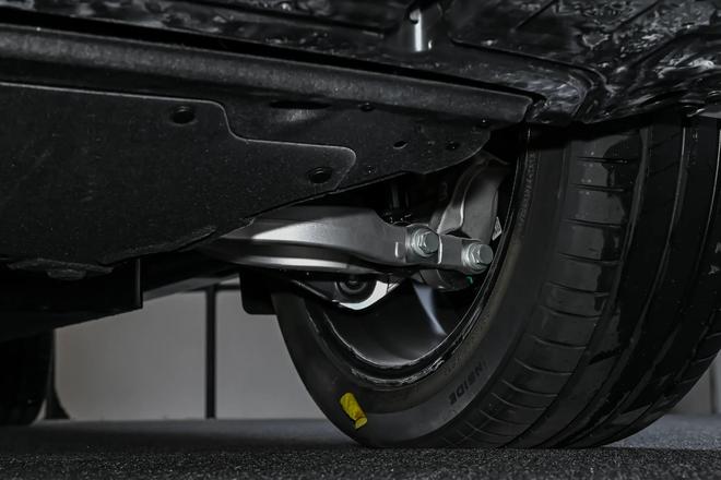 现代EO羿欧10月16日预售配27英寸中控大屏丰田铂智3X同级别(图5)