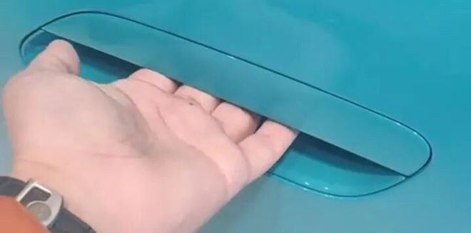 小米暴跌!SU7失控后爆燃警方通报:1人死亡(图3)