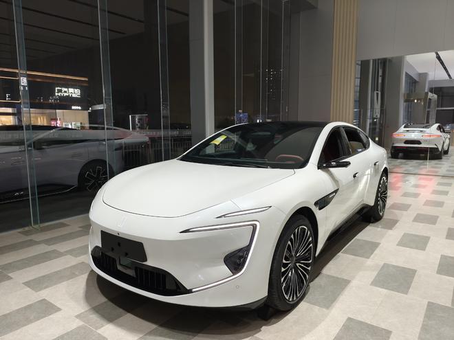 26款阿维塔12实车到店升级4激光雷达+鸿蒙座舱5配四座+冰箱(图7)