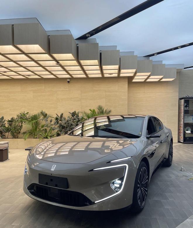 26款阿维塔12实车到店升级4激光雷达+鸿蒙座舱5配四座+冰箱(图2)