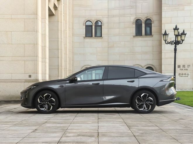 增程纯电双选!深蓝L07后驱+零重力座椅15万级家用轿跑闭眼入(图3)