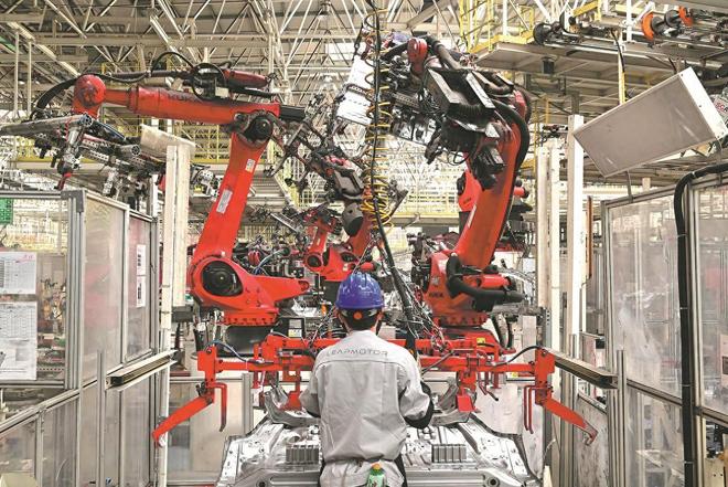 又一新能源爆燃!没车祸无碰撞有车门打不开起火10秒连续爆炸(图3)