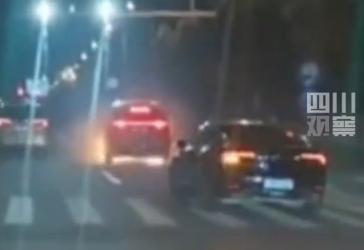 又一新能源爆燃!没车祸无碰撞有车门打不开起火10秒连续爆炸(图5)