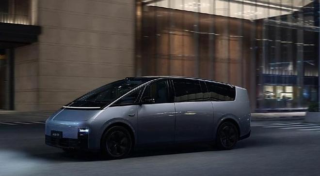 又一新能源爆燃!没车祸无碰撞有车门打不开起火10秒连续爆炸(图18)