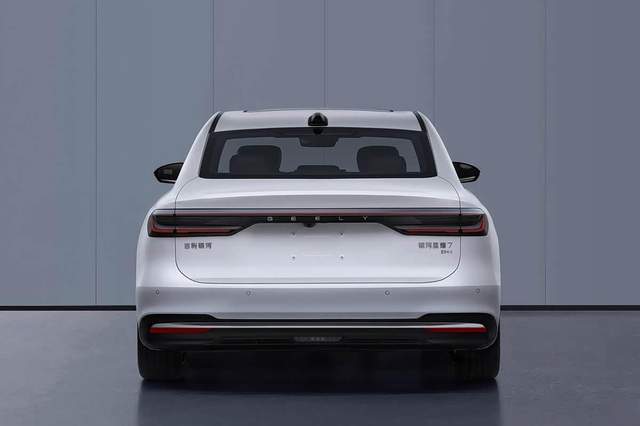 吉利银河星耀7实车曝光配15L插混动力能不能火关键看价格?(图3)