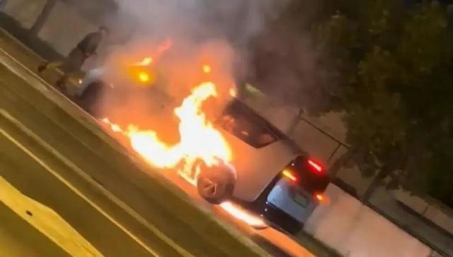 半年第三起!上海理想MEGA爆燃10秒烧穿53万豪车后排车门锁死(图3)