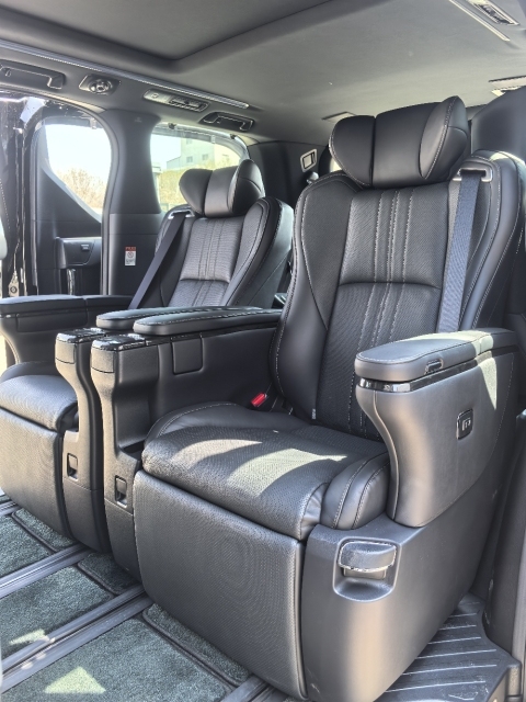 2023款雷克萨斯LM300h25油电混动七座台湾可分期首付低(图5)