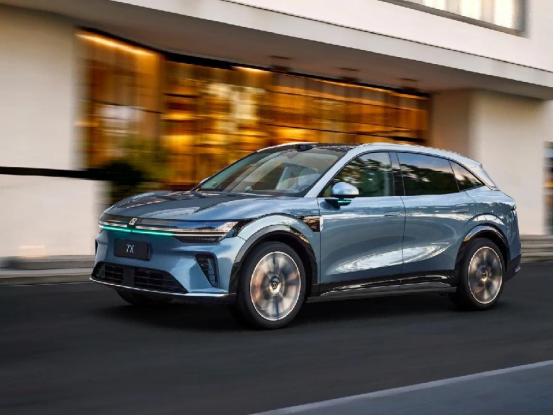 标配冰箱彩电大沙发!焕新极氪7X上市限时2198万起!(图5)