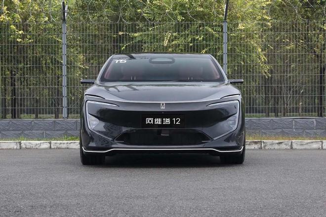 阿维塔12四激光版上市标配英国之宝+双零重力座椅有何看点？(图4)