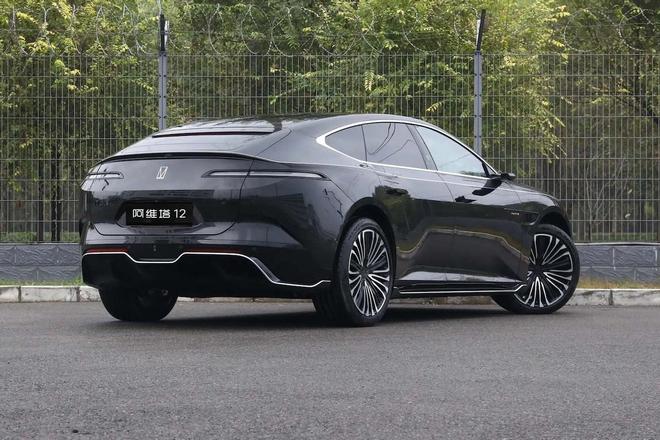 阿维塔12四激光版上市标配英国之宝+双零重力座椅有何看点?(图5)