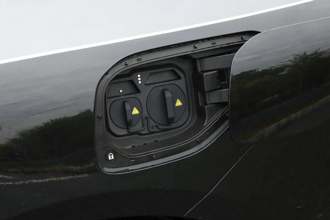 阿维塔12四激光版上市标配英国之宝+双零重力座椅有何看点?(图8)