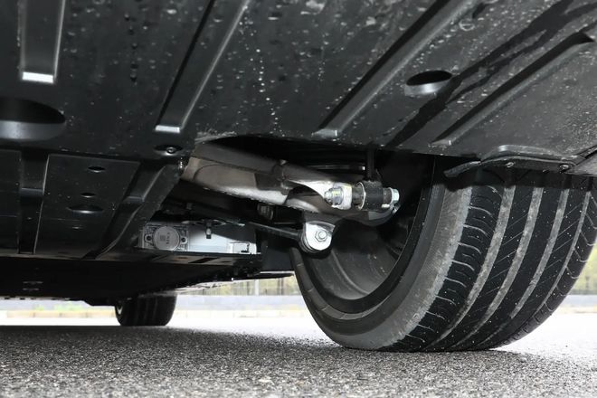 阿维塔12四激光版上市标配英国之宝+双零重力座椅有何看点?(图9)