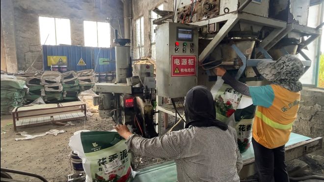 影子暗访丨“毒营养土”调查（中）：含重金属污泥被包装售卖工厂称营业额过亿